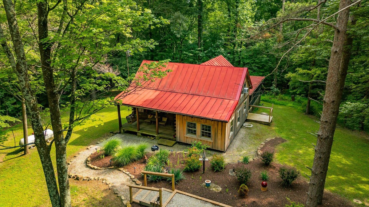 Gnaw Bone Cabin | Peaceful, pet-friendly Brown County cabin!