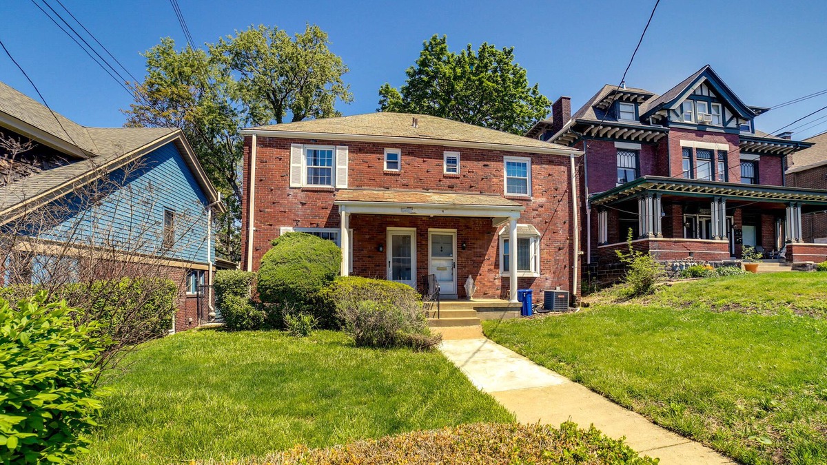 Squirrel Hill South House | Peaceful Pittsburgh Townhome w/ Large Yard