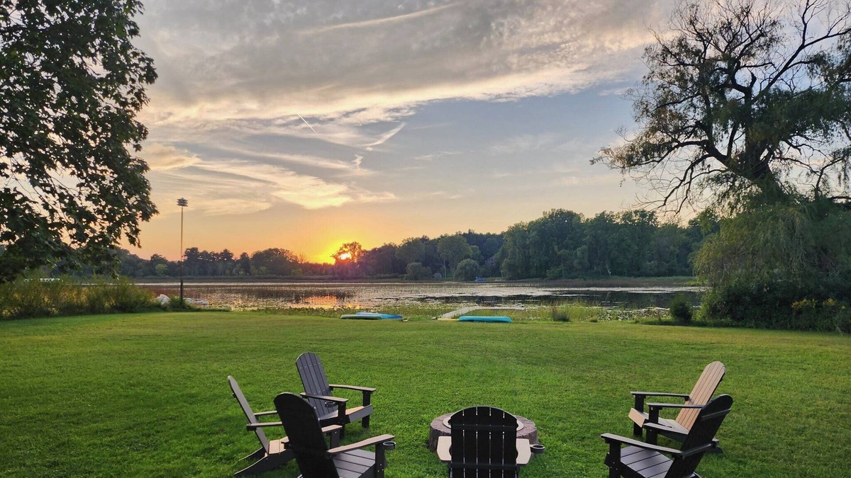 Hickory Corners House | Peaceful & Private Lake House with Amazing Sunsets