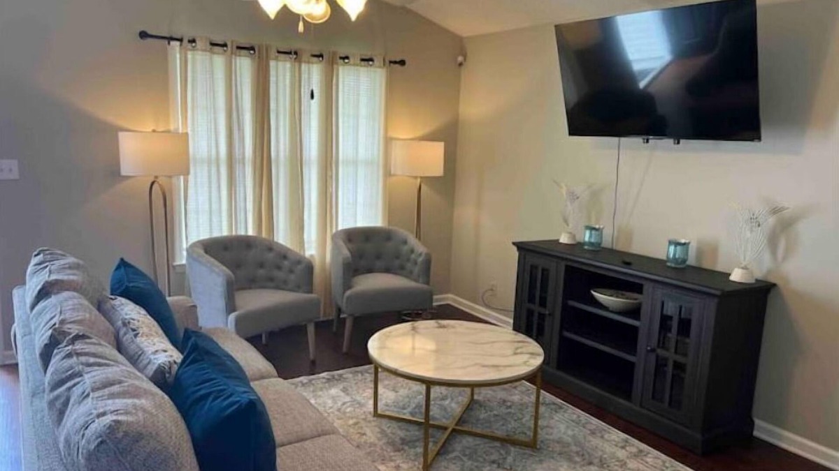 Valdosta House | Peaceful Private Home near Moody, Wild Adventures