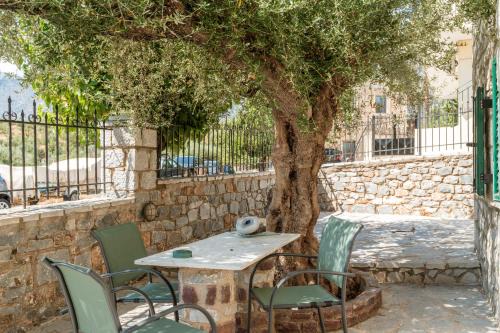 East Mani House | Peaceful Refuge In Mani 1