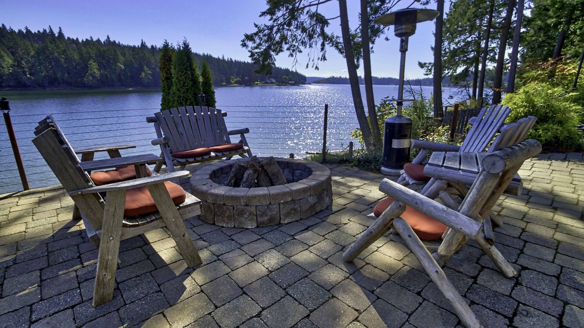 Longbranch House | Peaceful & Relaxing Waterfront Retreat on a Deepwater Cove with Wildlife Viewing