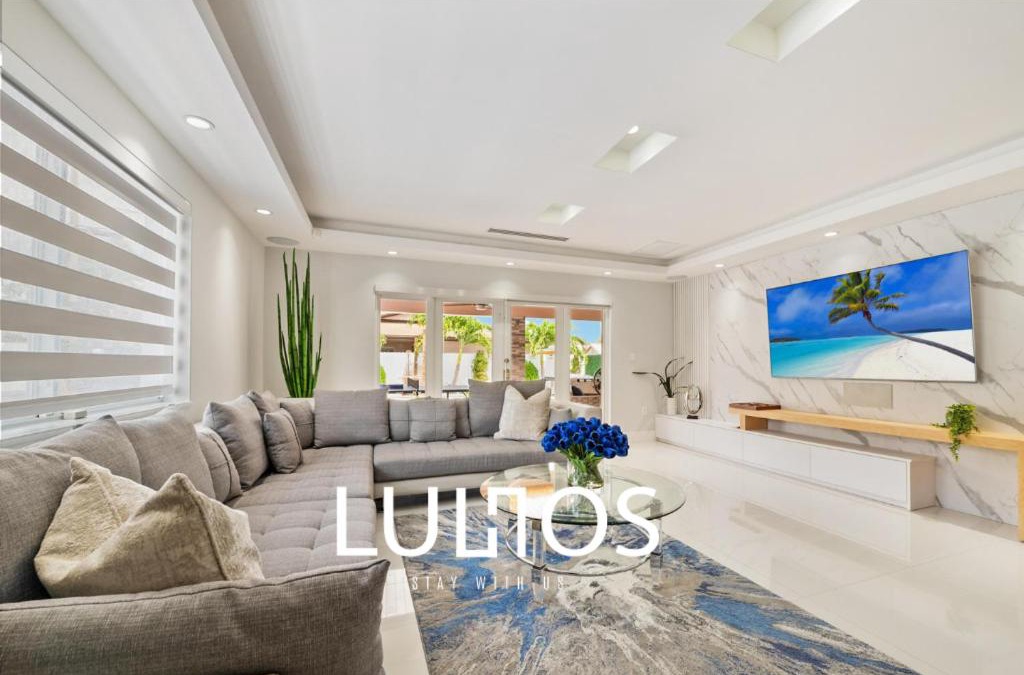 Hialeah House | Peaceful Rental Retreat in Miami Jacuzzi, BBQ L25