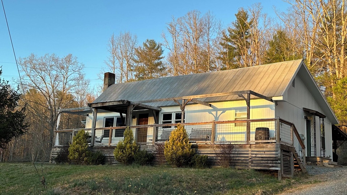 Morganton House | Peaceful Retreat at Lake James - Quiet Convenience