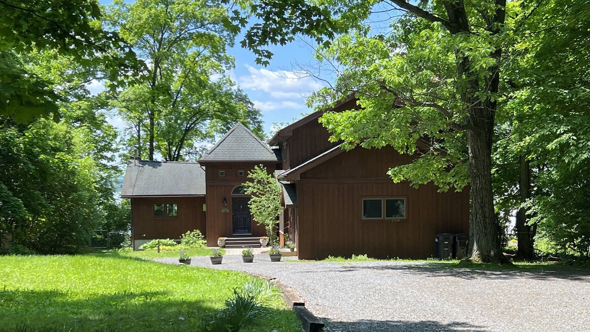 Geneva House | Peaceful retreat in the heart of the Finger Lakes with 100 ft of lake front
