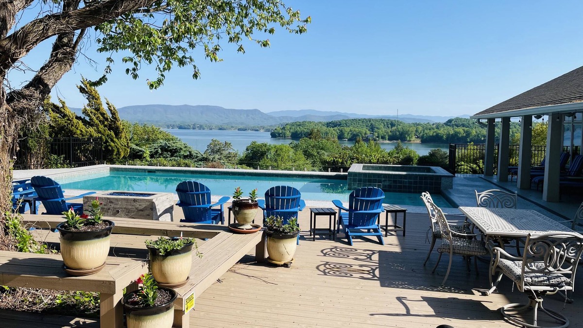 Dandridge House | Peaceful Retreat - Lake & Mountain Views - Private Pool