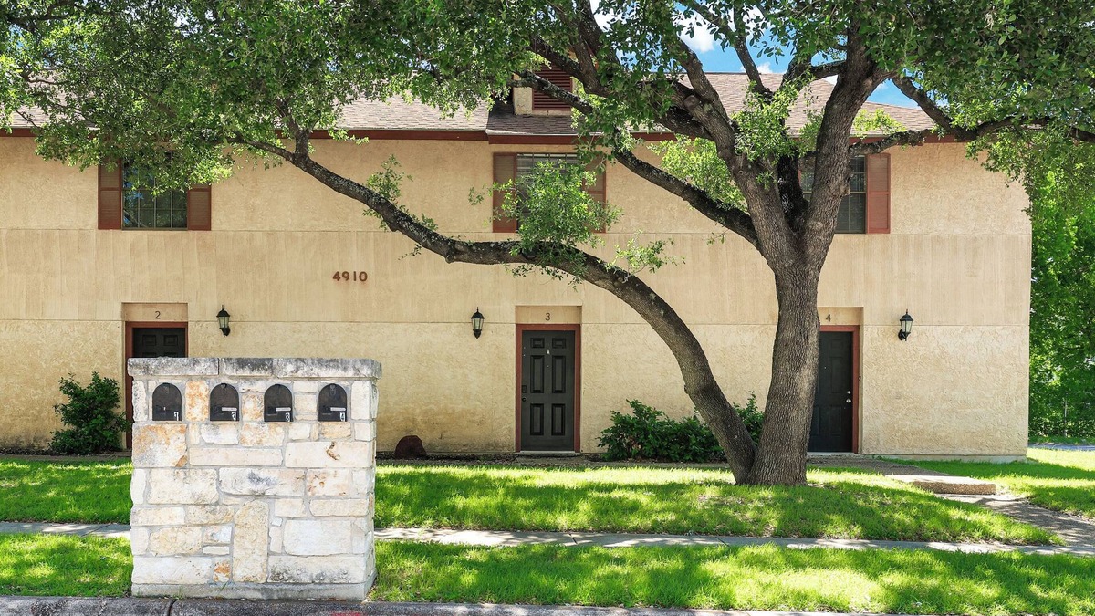Dreamhill Estates Apartment | Peaceful retreat-like 2 bed/2.5 bath unit near Northwest SA/Med Center/Airport