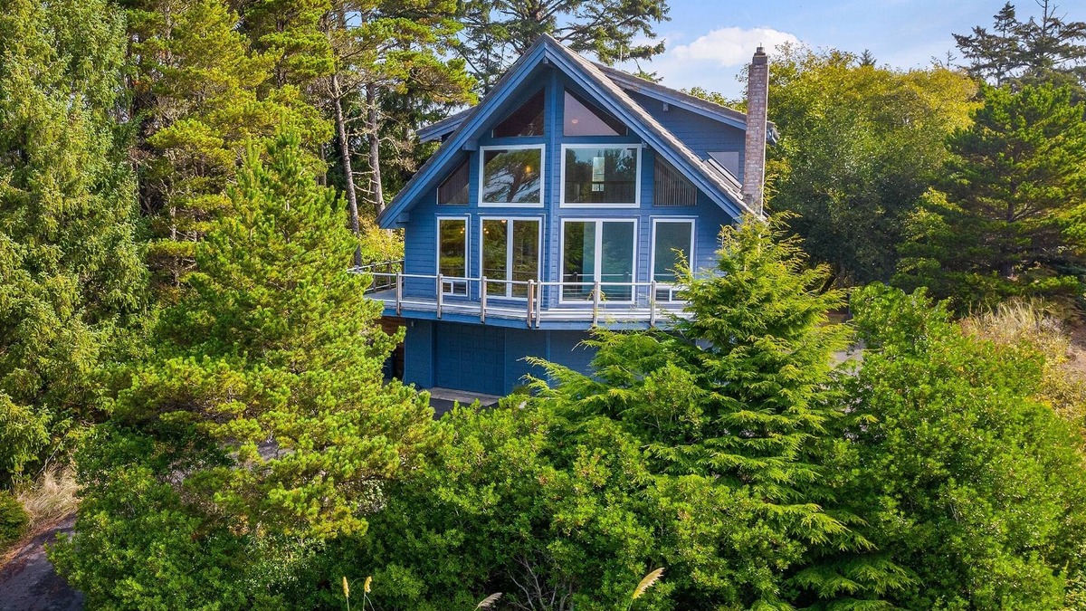 Westport House | Peaceful Retreat w/View, Steps to Beach and Dog Friendly