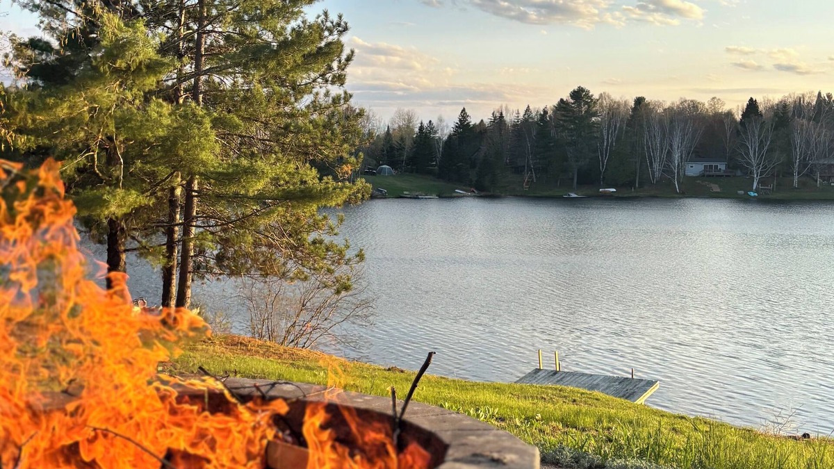 Faraday Cottage | Peaceful Siddon Lake Getaway near Bancroft!