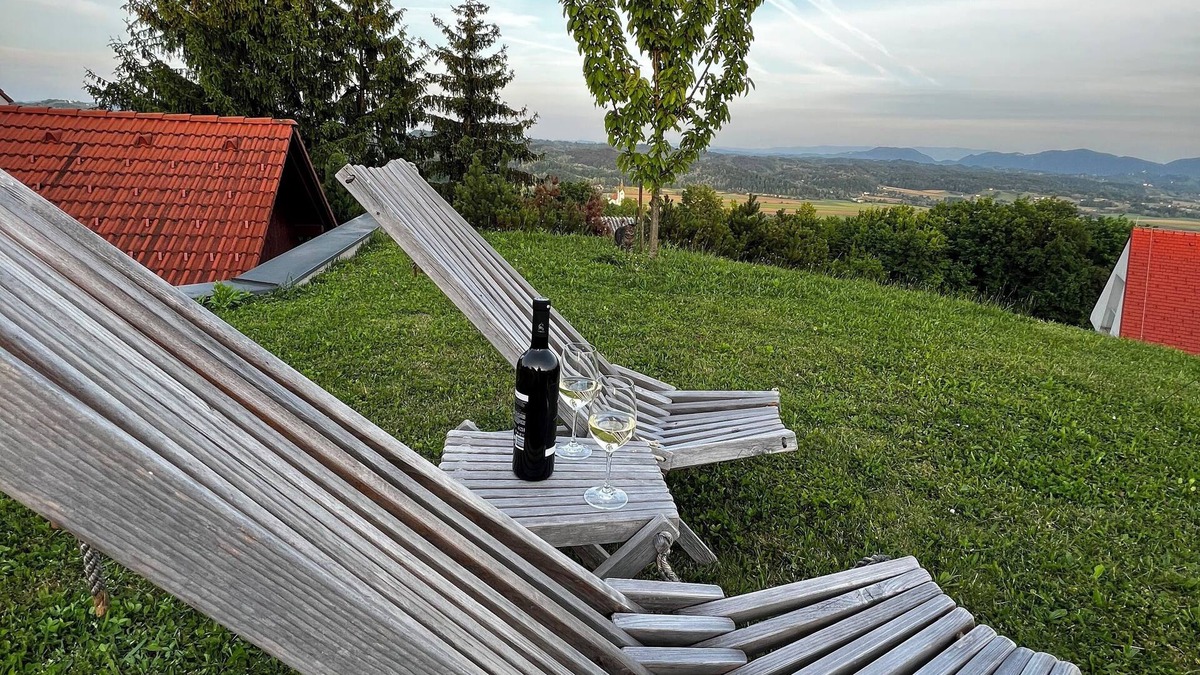 Podcetrtek Apartment | Peaceful spacious apartment w great views near the thermal pools in Podčetrtek