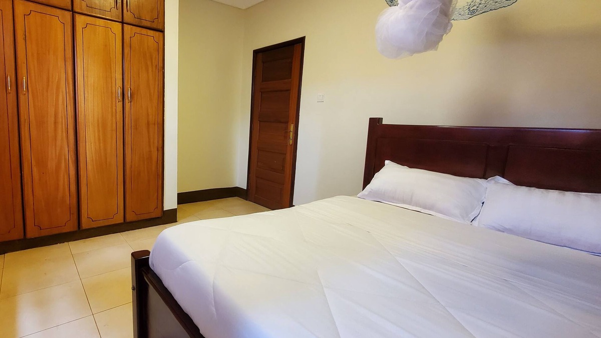 Entebbe Bed & Breakfast | Peaceful stay 5 minutes from Entebbe Int Airport