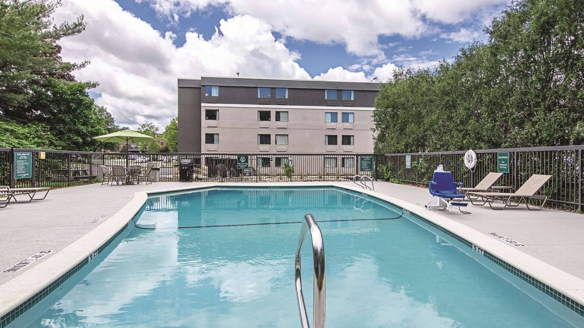 Valley Street Hotel | Peaceful Stay | Minutes from Downtown Excitement | Free Parking