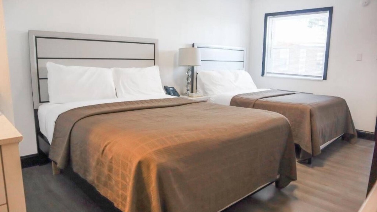 Ronks Hotel | Peaceful Stay near Rockvale Outlets w/Parking Available on Site
