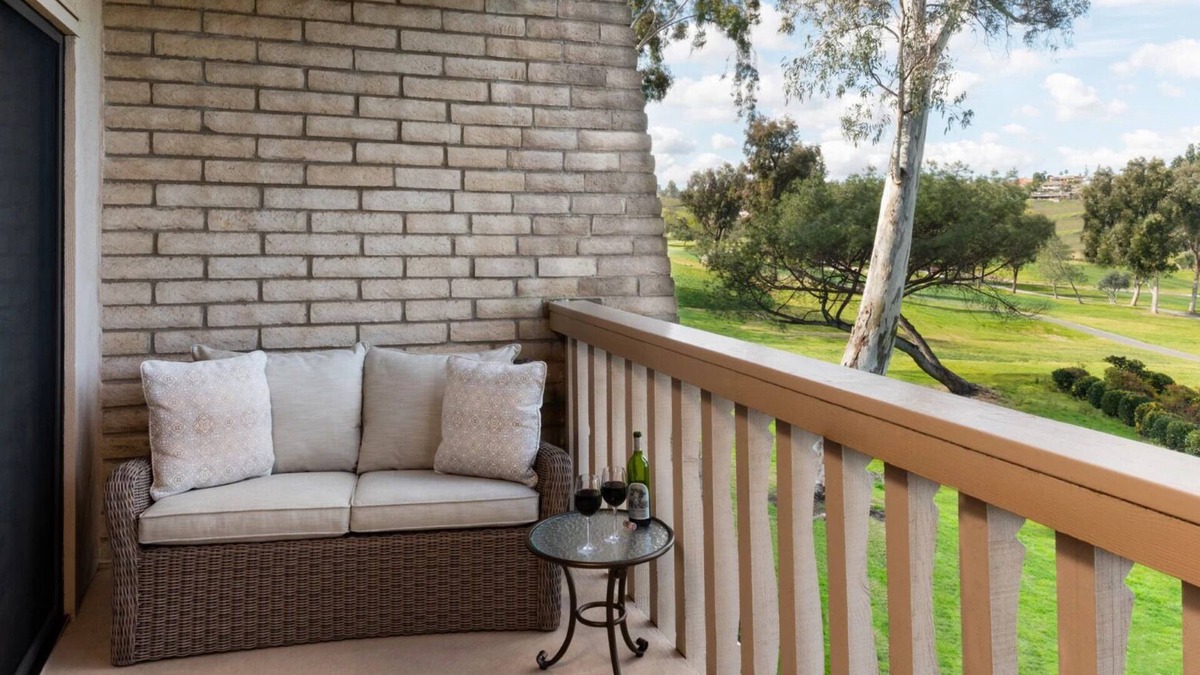 Rancho Bernardo Hotel | Peaceful Studio Getaway Overlooking Golf Greens or Tranquil Spa Areas