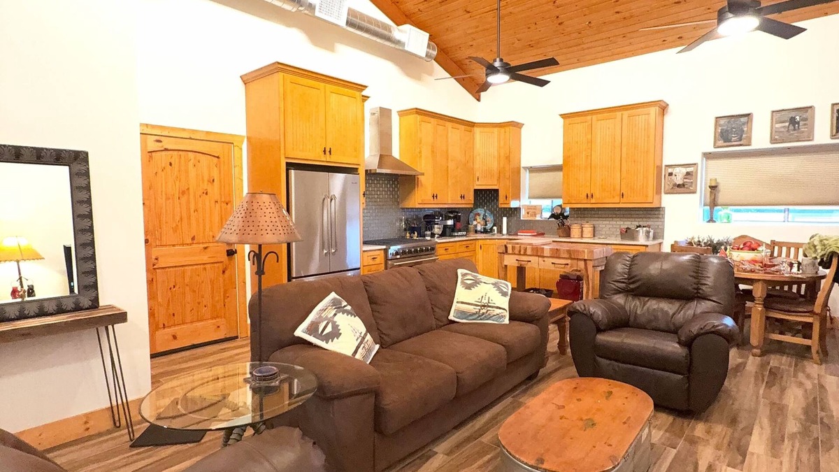 Lipan House | Peaceful Texas Retreat w/Gourmet Kitchen, Ranch Views, Optional MasterChef Meals