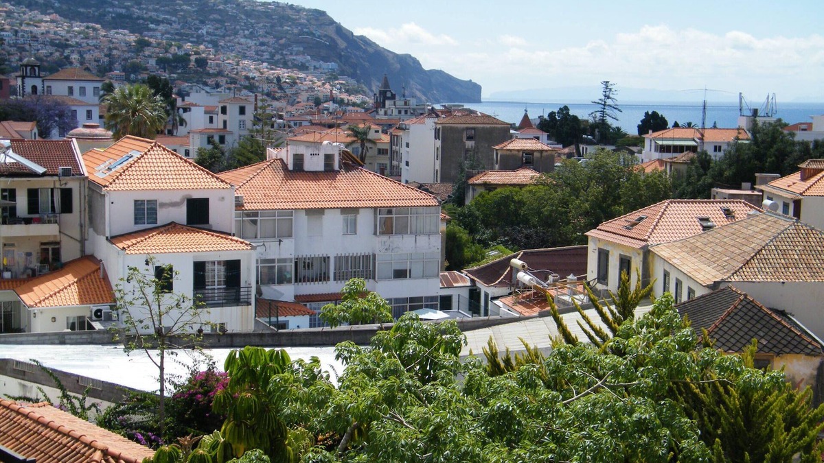 Sao Pedro Apartment | Peaceful Top Floor Apt W Balconies-Cambridge RIGHT (AC)