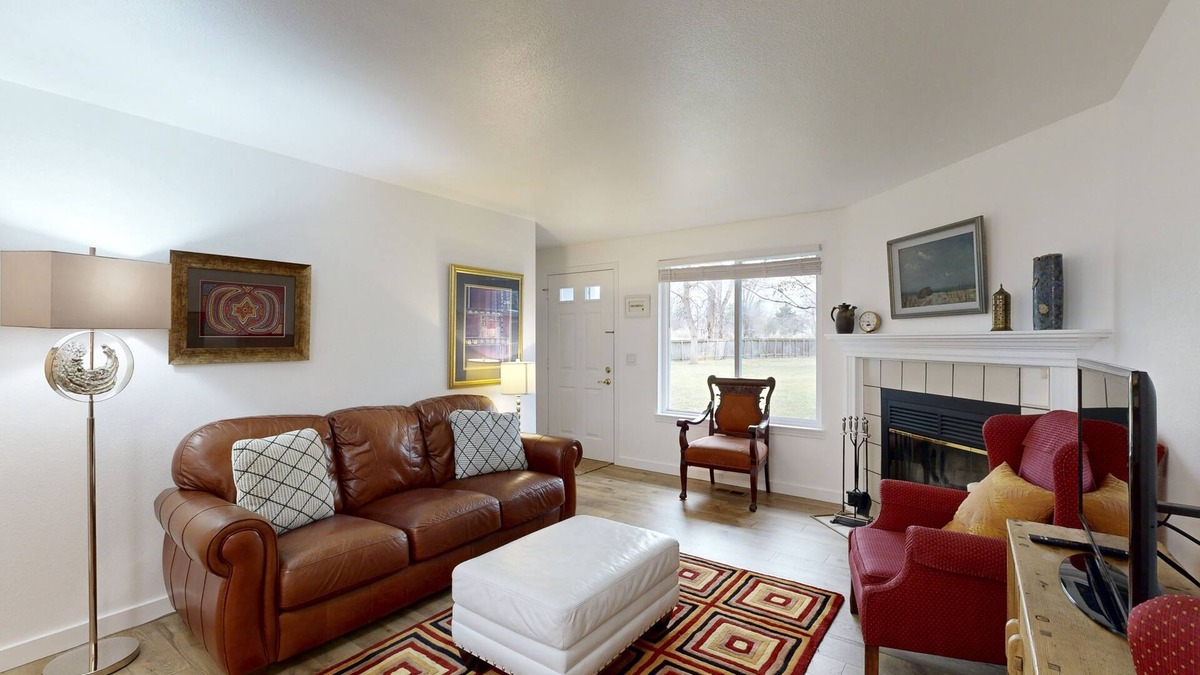 Southeast Boise House | Peaceful townhouse, fast WiFi & partial mountain views - walk to shops