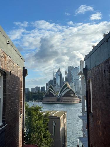 Kirribilli Apartment | Peaceful unit facing Sydney Opera House