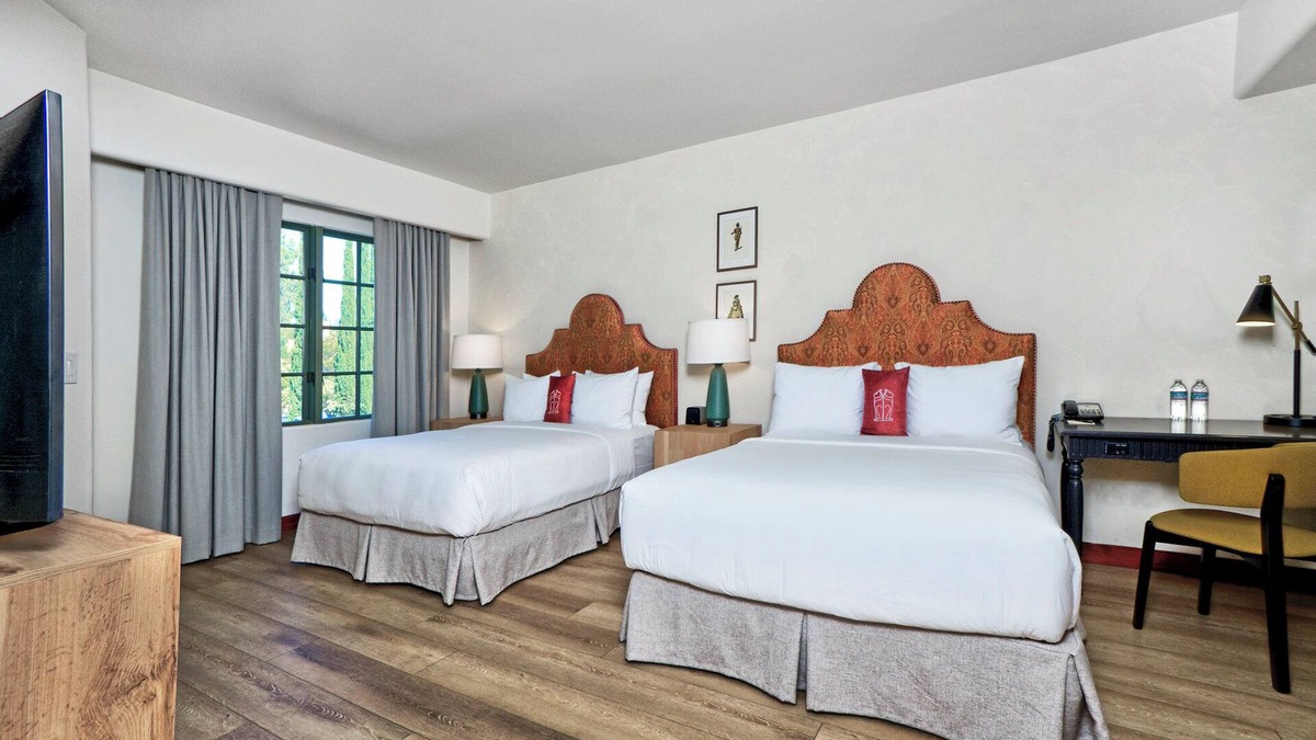 Los Gatos Hotel | Peaceful Unit with Outdoor Pool, Balcony Free Parking in California
