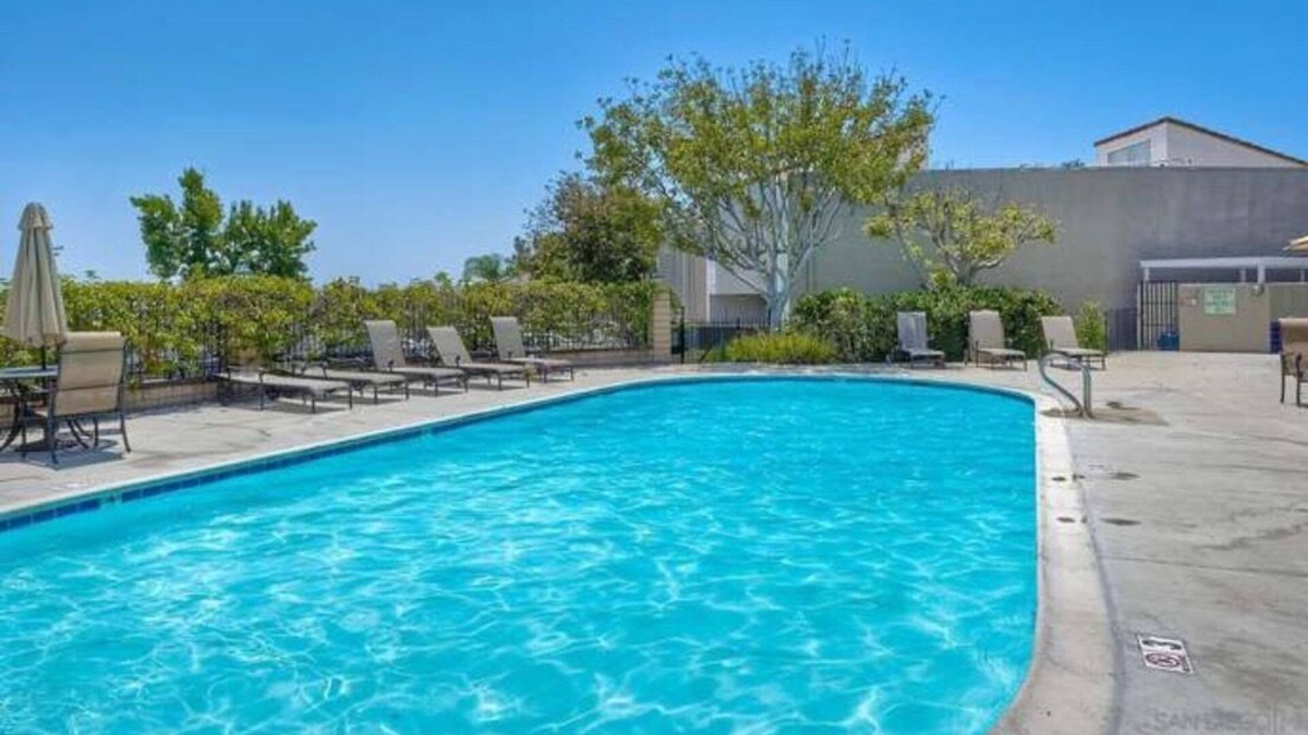 Serra Mesa Condo | Peaceful upper unit condo w/ high ceilings and private balcony