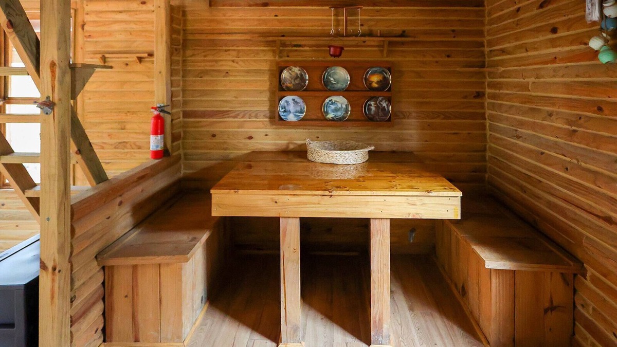 Columbiana Cabin | Peaceful Valley Rustic Cabin Getaway