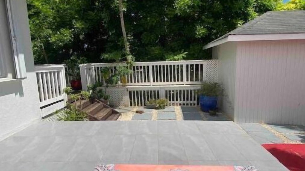 Bodden Town House | Peaceful Village surrounded by nature and close to restaurants and beaches