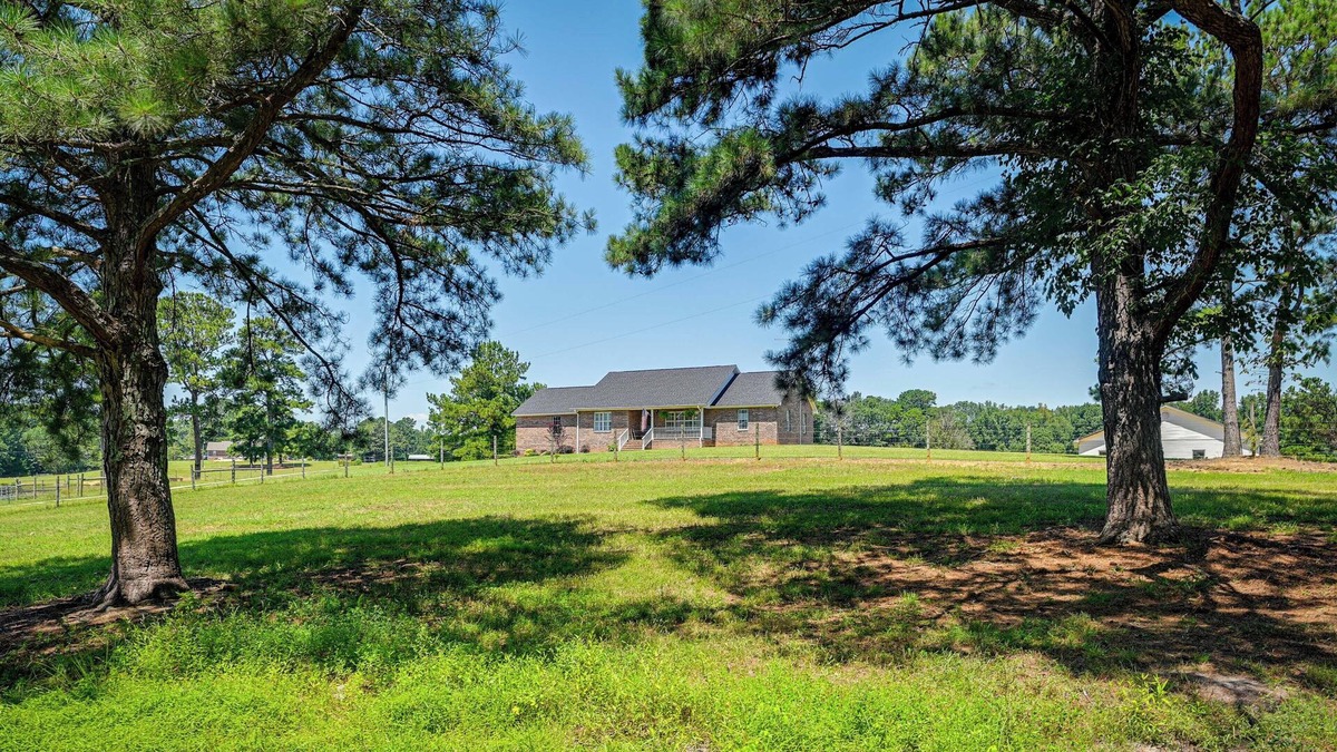Warm Springs House | Peaceful Warm Springs Home w/ Pool Access!