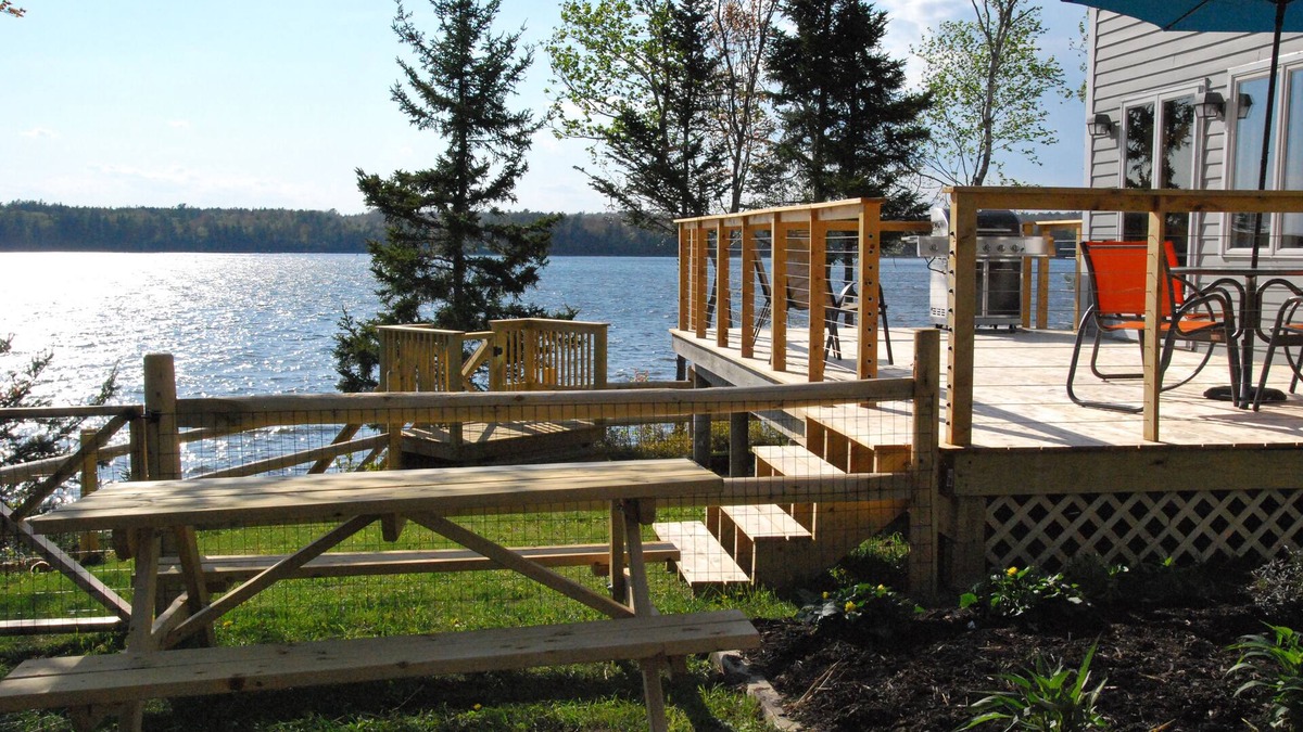 Ellsworth House | Peaceful, Waterfront Home Near Acadia. Amazing Sunsets. Reserve now for 2026.