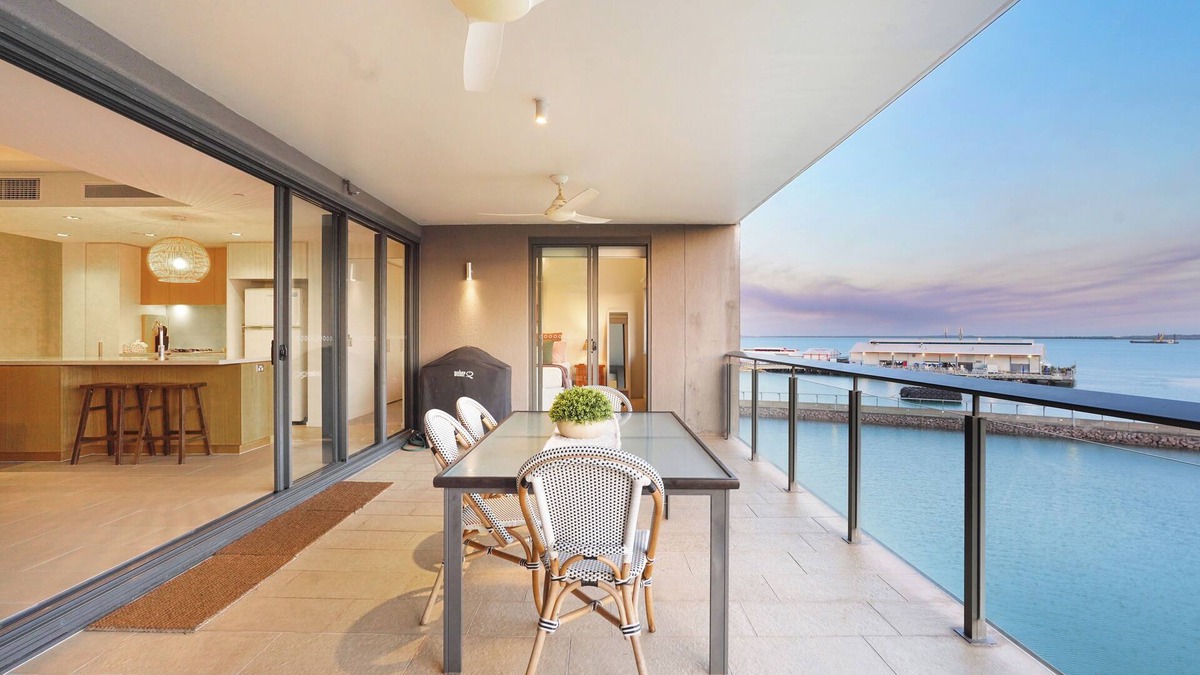 Darwin City Centre Apartment | Peaceful Waterfront Harbour Views: BBQ+Restaurants
