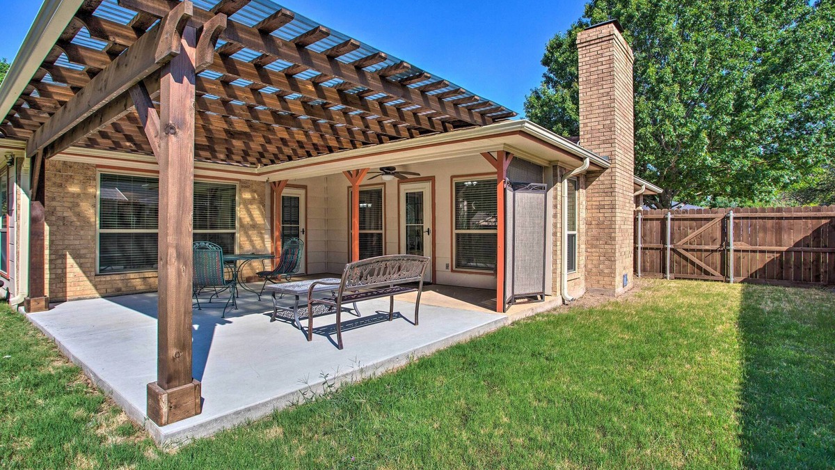 Waxahachie House | Peaceful Waxahachie Home w/ Private Backyard!