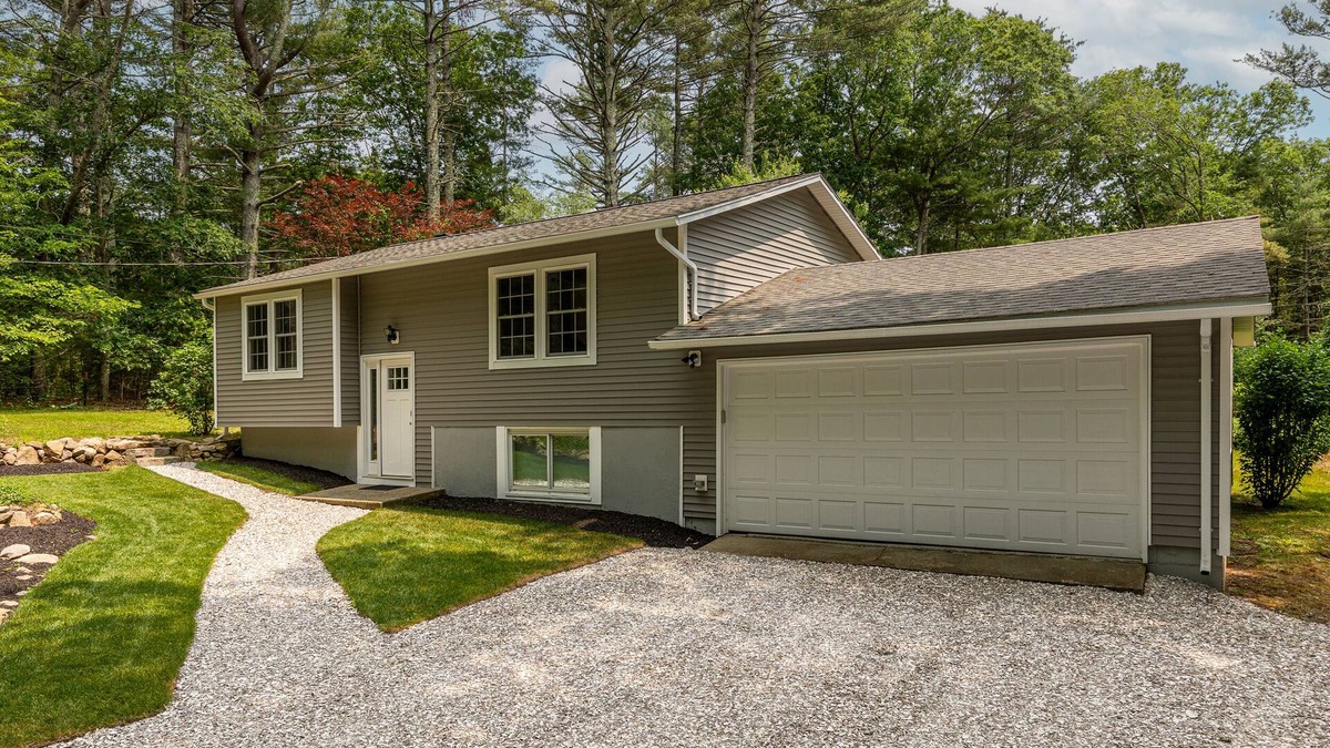 Richmond House | Peaceful Wooded Retreat Near Beaches, Trails & More!