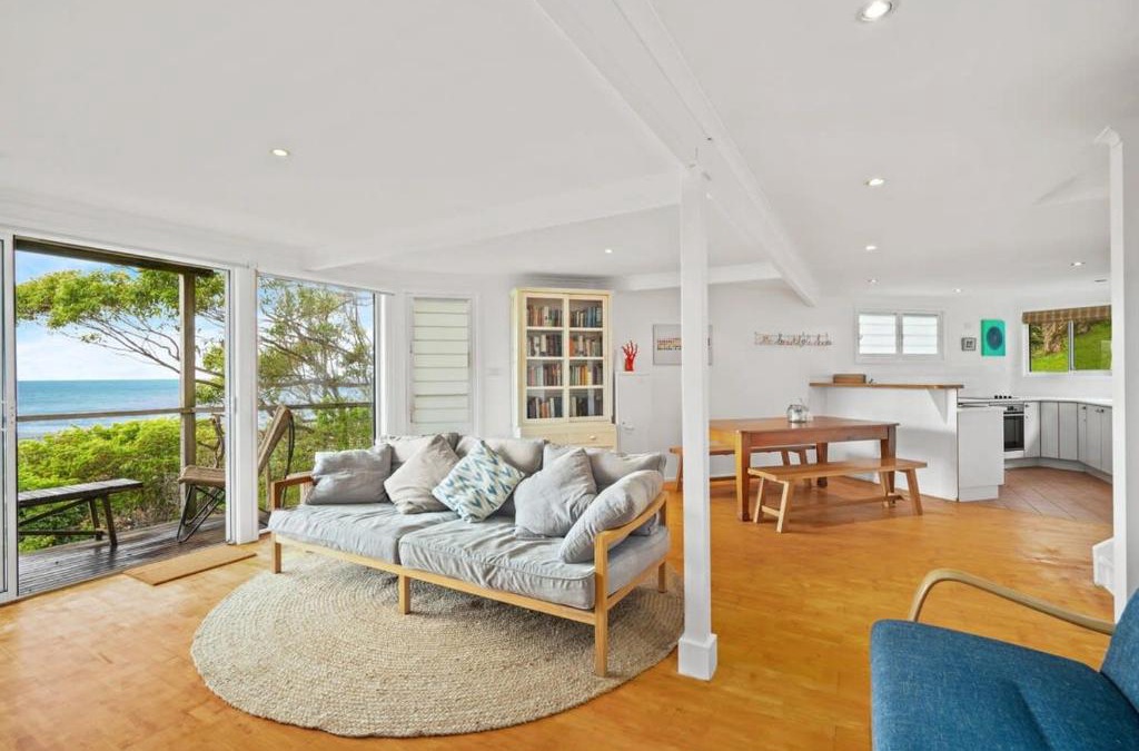 Copacabana House | Peacefully Uphill 2-bed Home with Gorgeous Seaview