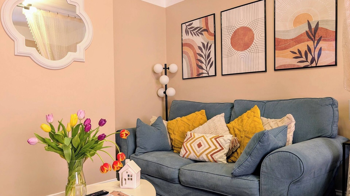 Weymouth Apartment | Peacehaven Retreat - 4 minutes from the beach! Pet friendly!