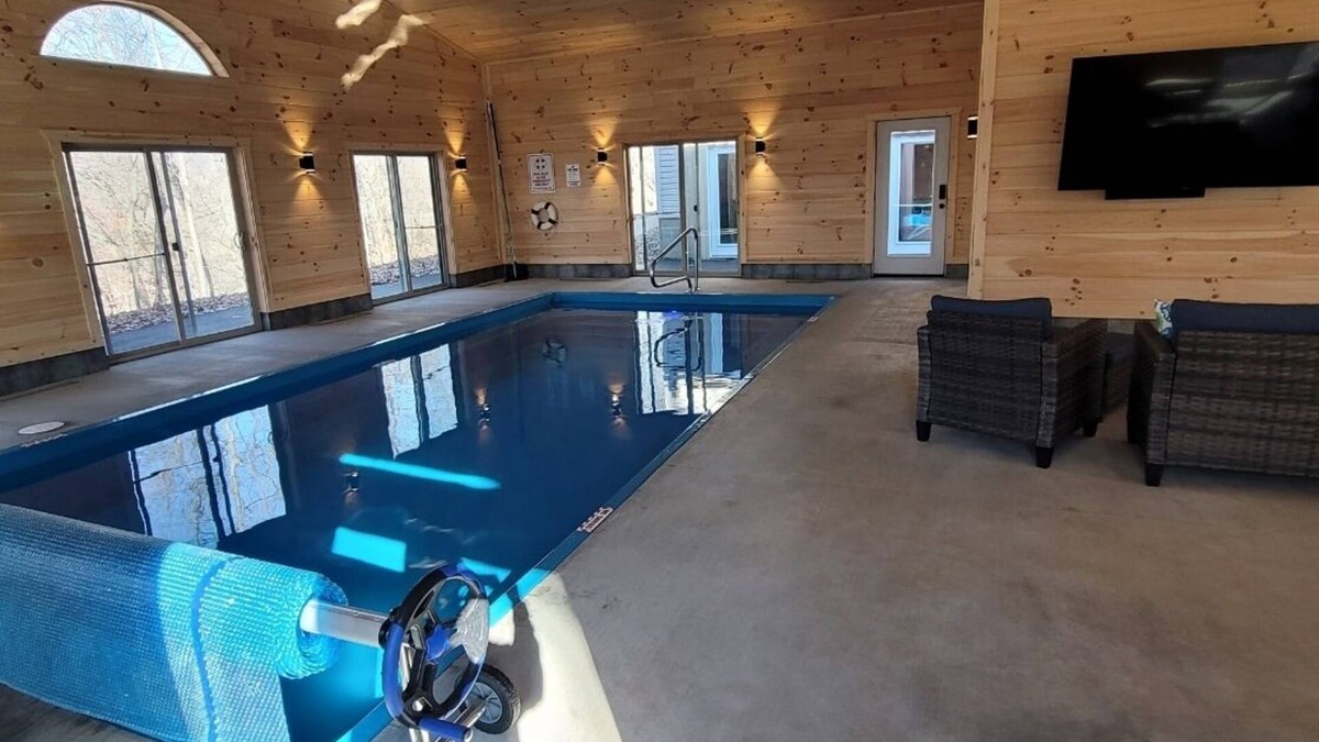 Logan Cabin | Peach Tree Lodge - Indoor Saltwater Pool