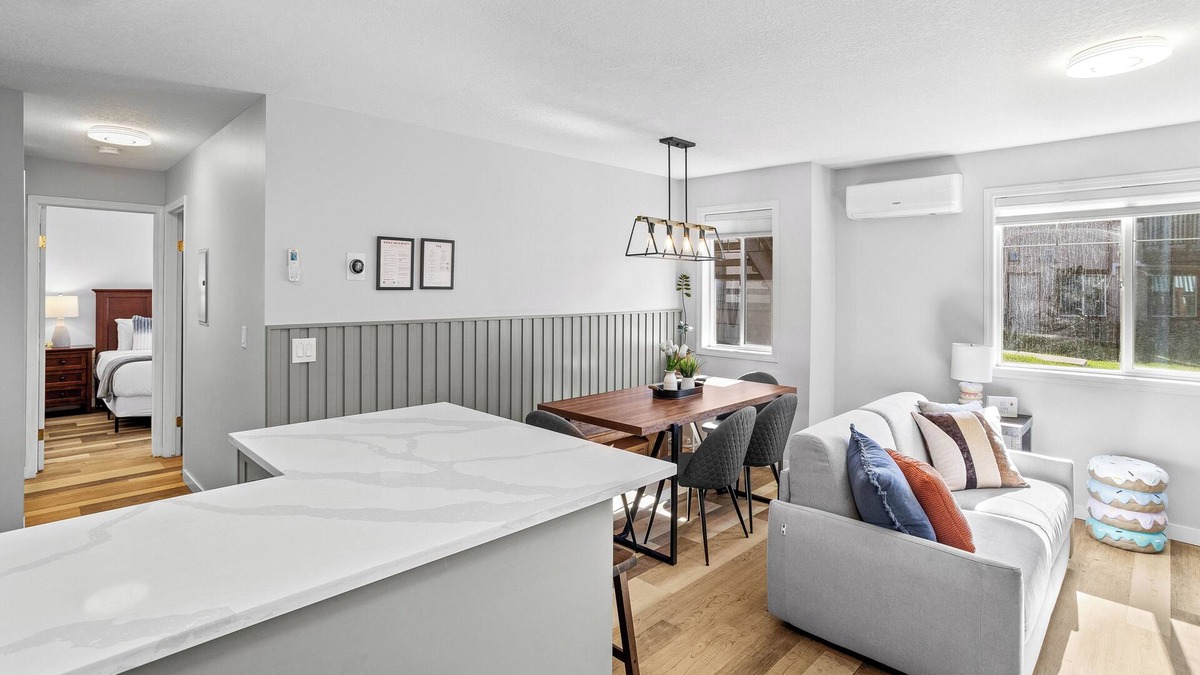 Harvie Heights House | Peaks & Comfort- hot tub, free parking, King bed, AC, 2BR, sleeps 8