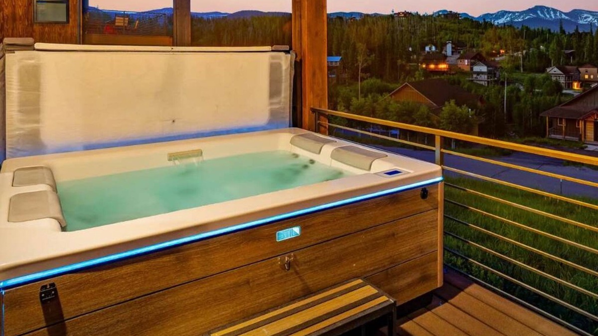 Rendezvous Ski Chalet | Peakview Paradise | Cozy Winter Park Hot Tub