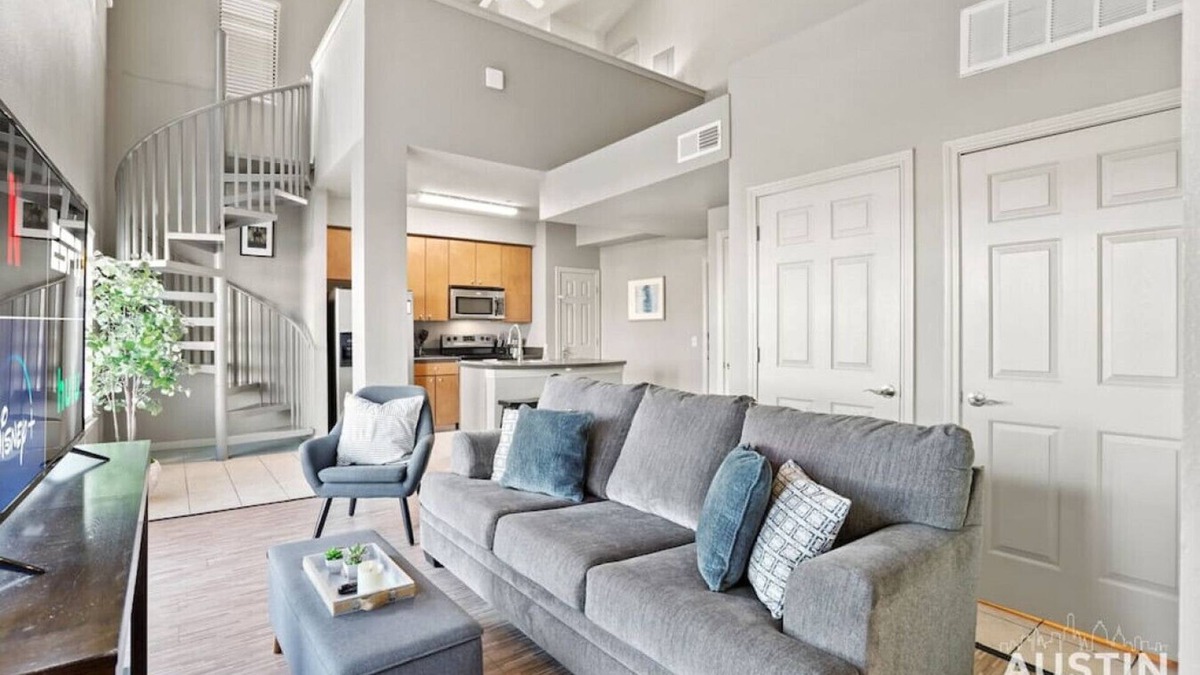 West Campus Apartment | Pearl #604 xxxxxxxxx
