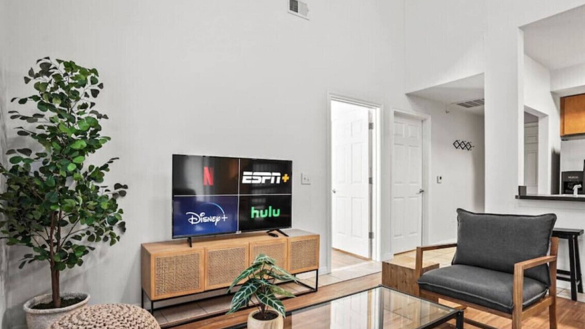 West Campus Apartment | Pearl #605 and #607 x