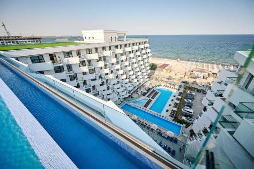 Mamaia-Sat Apartment | Pearl Apartment in Infinity Beach Resort - parking