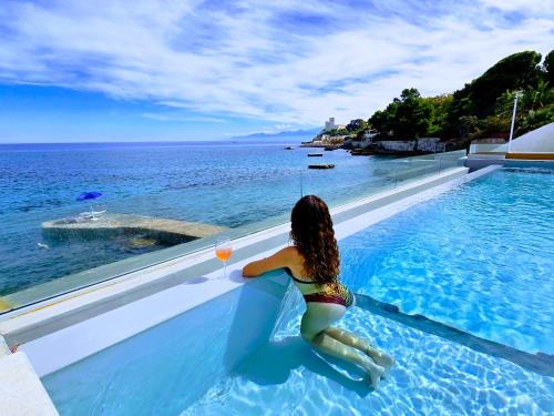 Quartiere XXIV Don Bosco Apartment | Pearl Apartment Seafront Villa with Infinity Pool