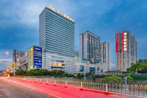 Haizhu Hotel | Pearl River International Hotel - Canmetro line 11 YiJing Lu station