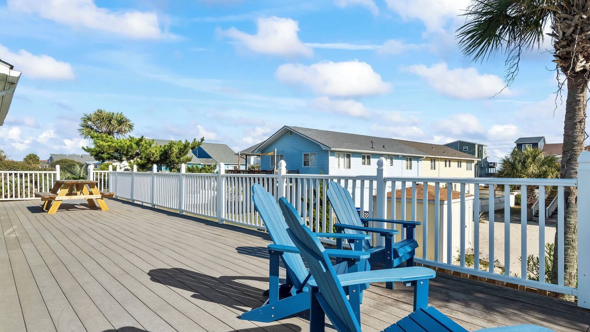 Sneads Ferry House | Pearl Suite- Second Floor- 200ft from Ocean- In unit Laundry- Deck with View