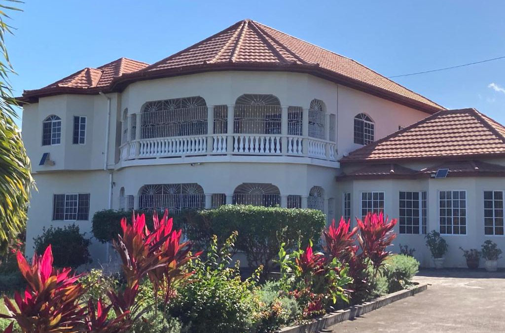 Runaway Bay Bed & Breakfast | Pearlie Place
