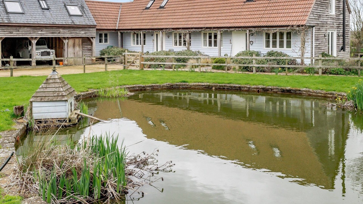 Beckington Cottage | Pears Cottage is set on the edge of the village of Beckington, located in the picturesque Somerset c