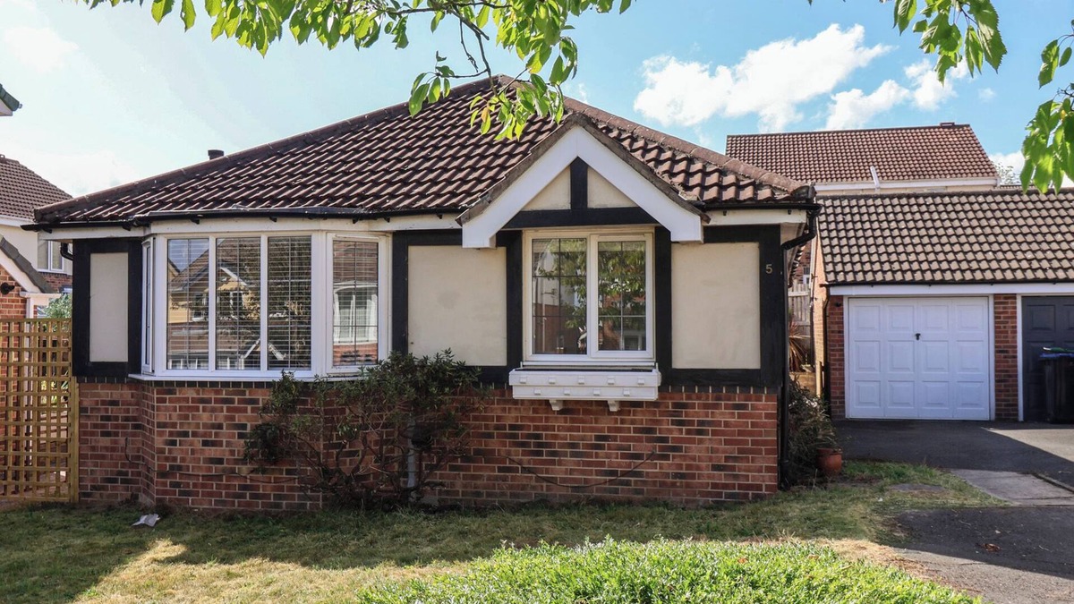 Harrogate Cottage | PEBBLE ROCK, pet friendly, character holiday cottage in Harrogate
