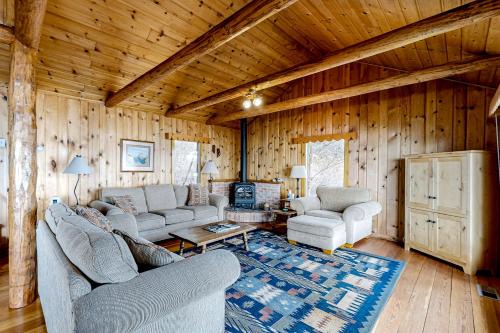 Lakeside House | Pebbles & Sunshine