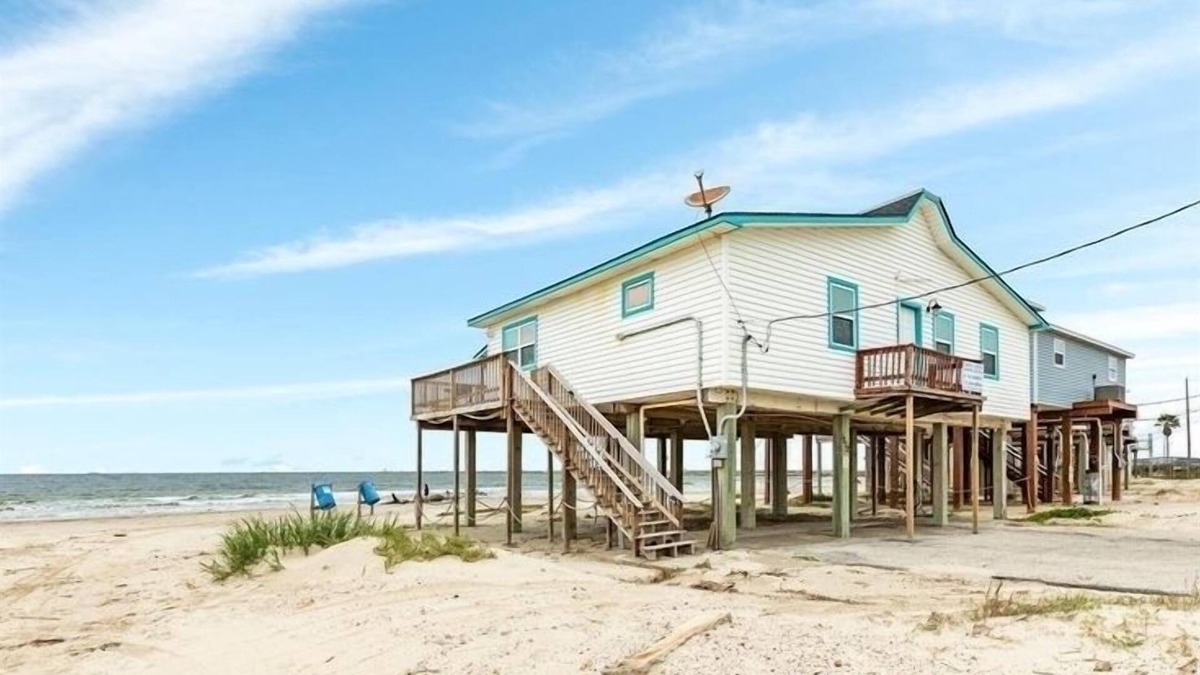 Surfside Beach House | Pedestrian Beach Front 3- bedroom house in Surfside Beach