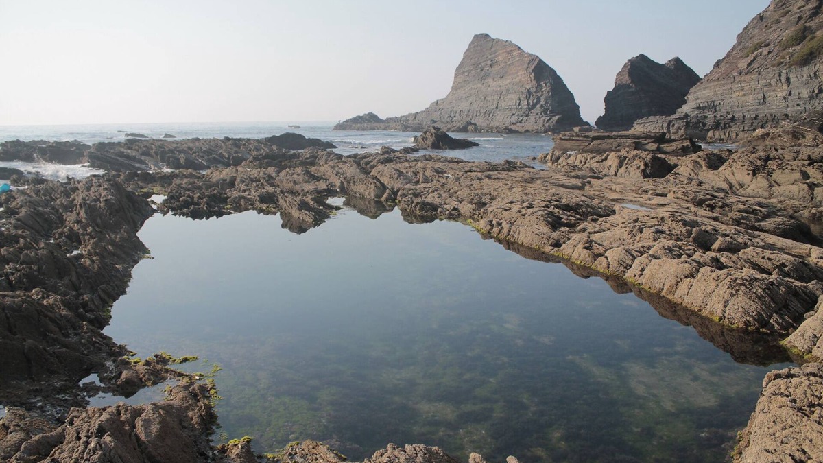 Baiona House | PEDRA DOS CORVOS Beach House - Cozy & Spacious Studio 50 mt from Odeceixe Beach