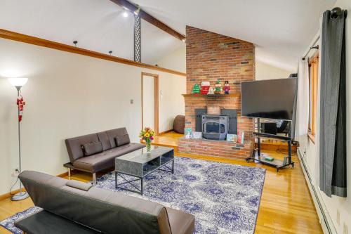 Salem House | Peek-a-Boo Lake Views and Yard Windham Home
