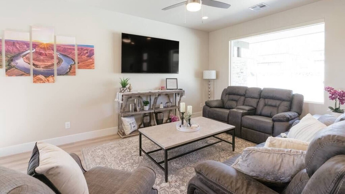 Hildale House | Peekaboo Canyon-4Bed3BathHotTub